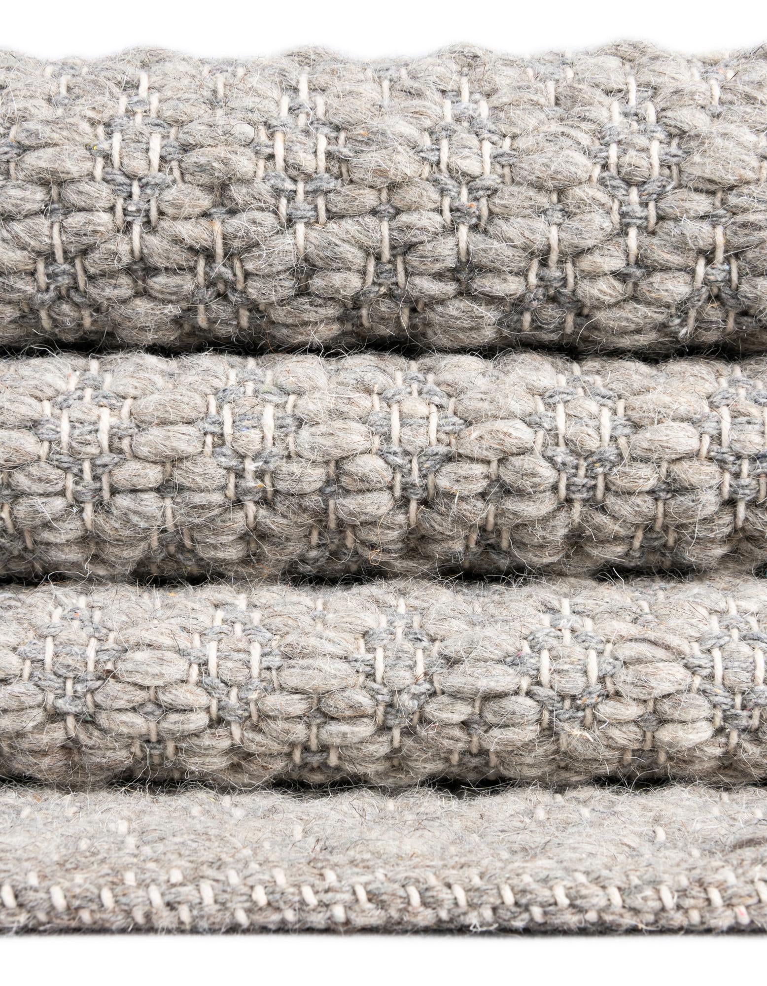 5' 1 x 8' Hand Woven Lattice Wool Rug