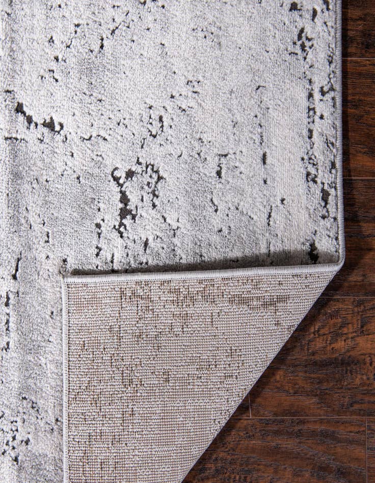 Detail image of 8' x 11' Leipzig Rug