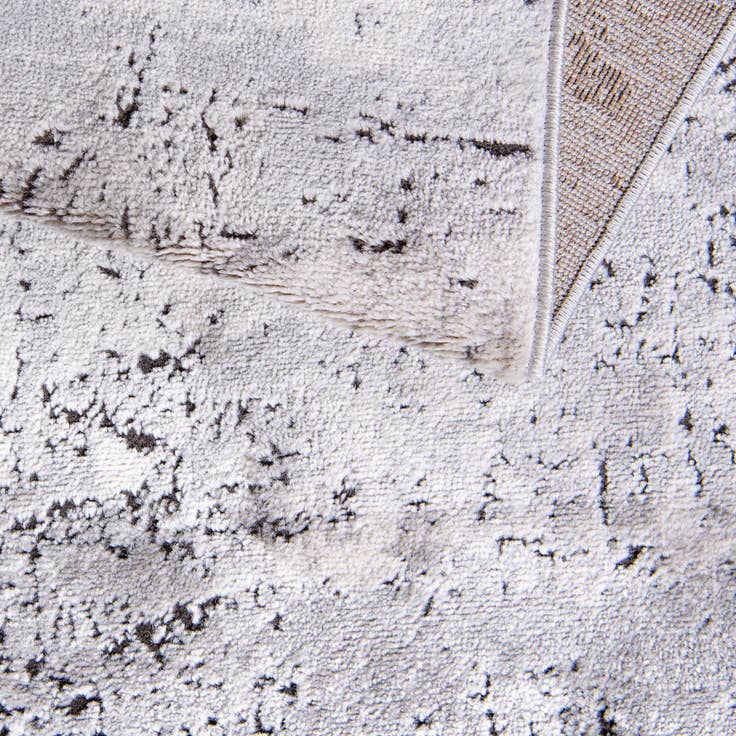 Detail image of 2' 2 x 3' Leipzig Rug