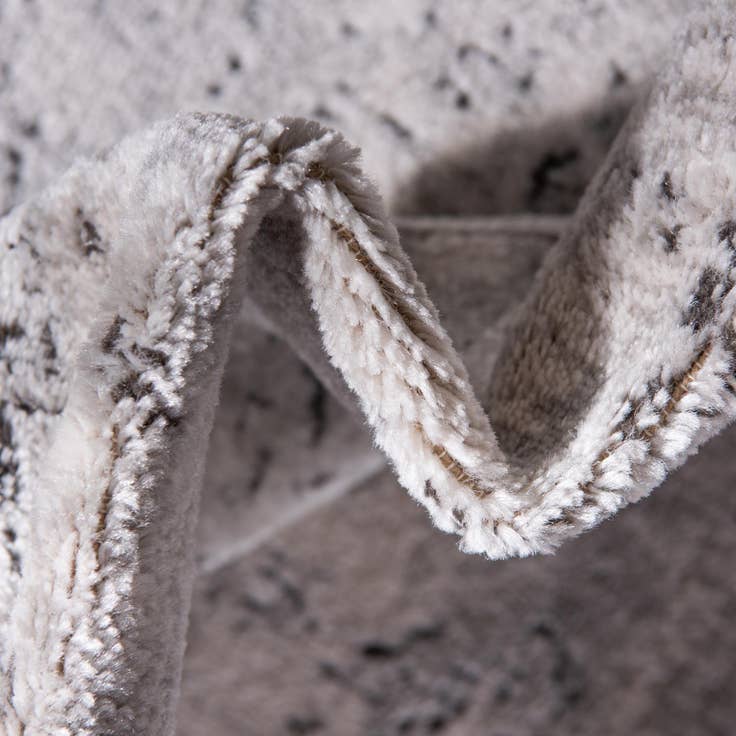 Detail image of 2' 2 x 3' Leipzig Rug