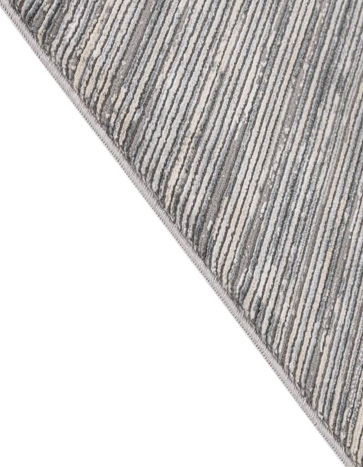 Detail image of 5' 4 x 7' 5 Lola Rug