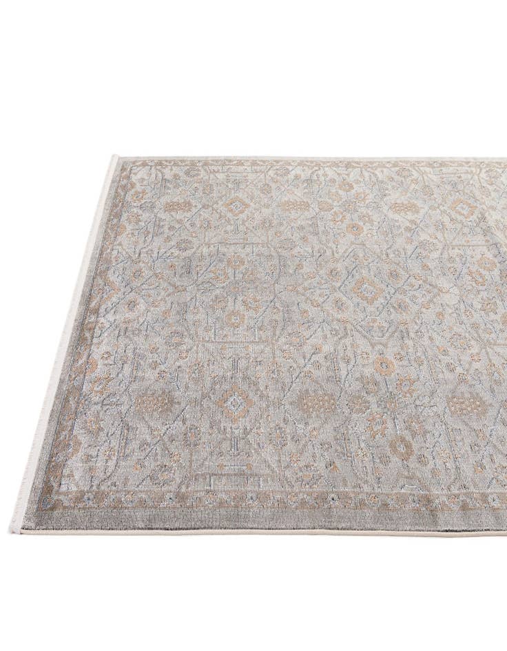 Detail image of 5' 5 x 7' 9 Lola Rug