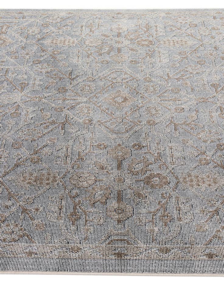 Detail image of 5' 5 x 7' 9 Lola Rug