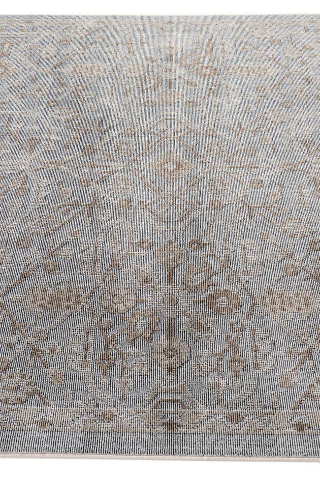 Detail image of 5' 5 x 7' 9 Lola Rug
