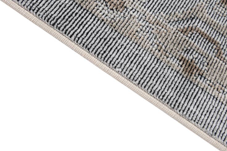 Detail image of 5' 5 x 7' 9 Lola Rug