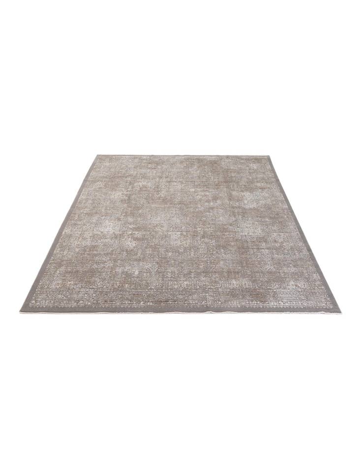 Detail image of 6' 6 x 9' 7 Lola Rug