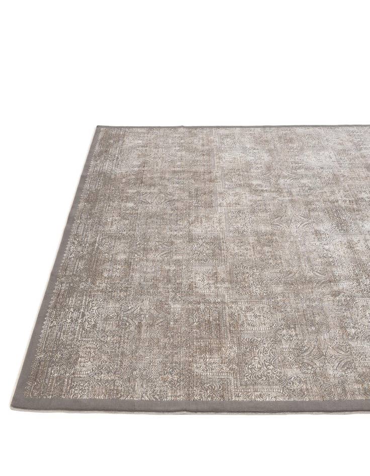 Detail image of 6' 6 x 9' 7 Lola Rug