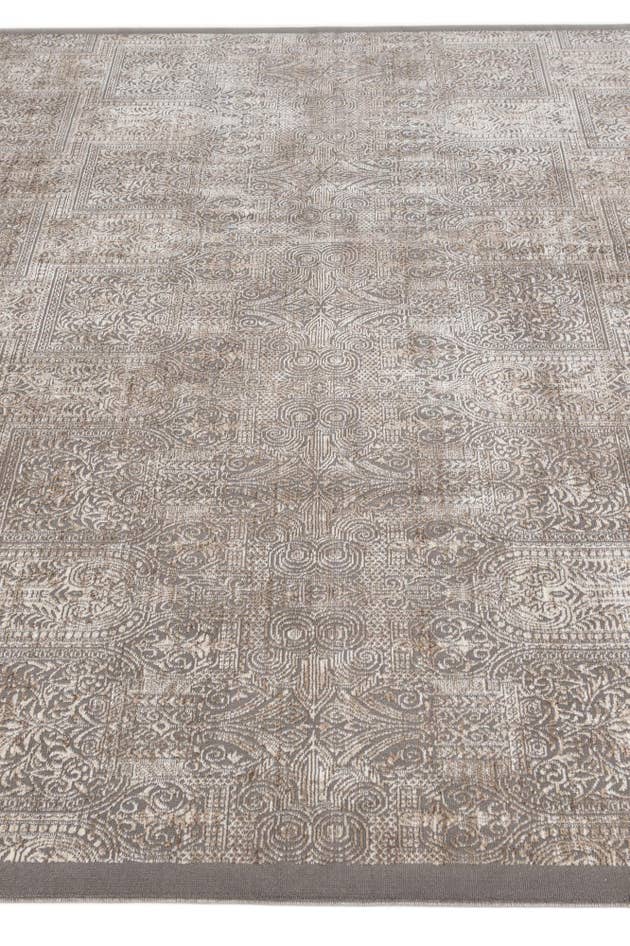 Detail image of 6' 6 x 9' 7 Lola Rug