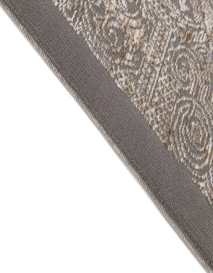 Detail image of 6' 6 x 9' 7 Lola Rug