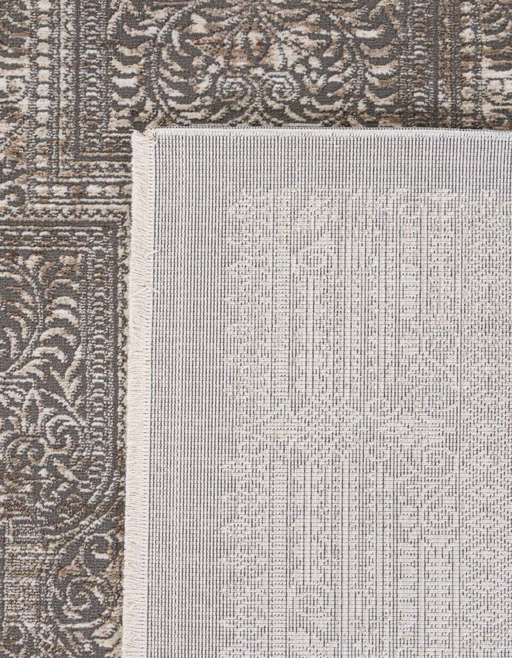 Detail image of 6' 6 x 9' 7 Lola Rug