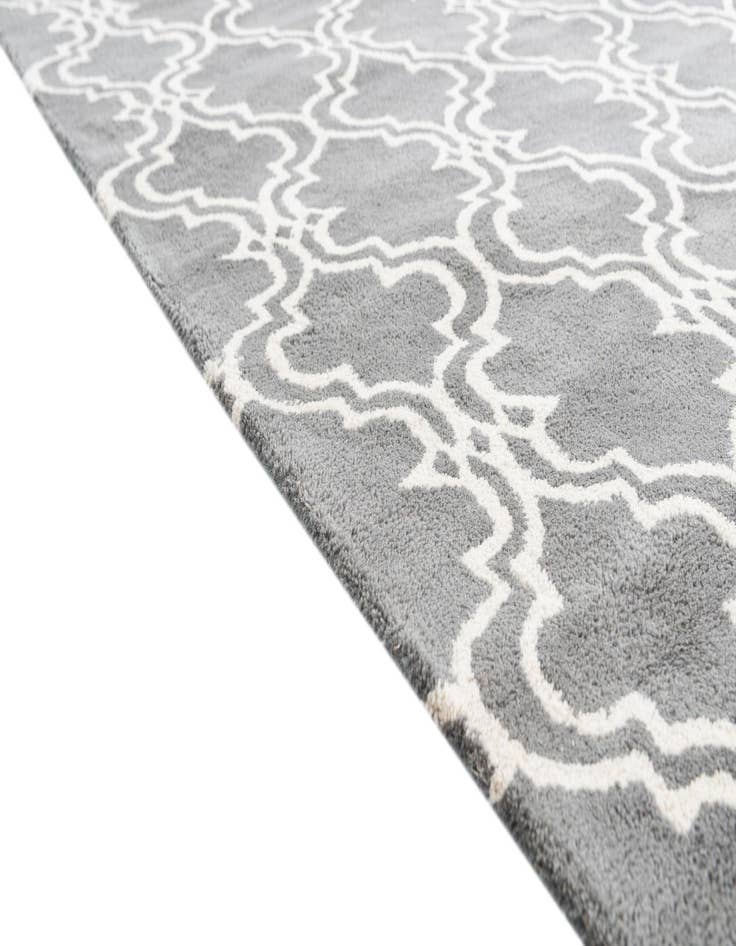 Detail image of 5' 1 x 8' Luna Rug