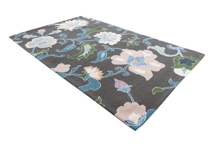 Detail image of 5' 1 x 8' Luna Rug