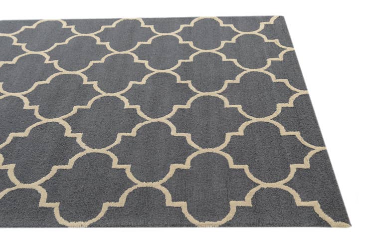 Detail image of 5' 1 x 8' Luna Wool Rug