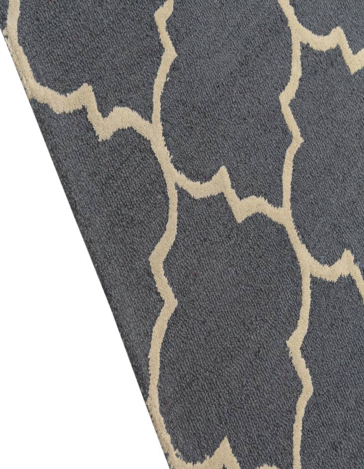 Detail image of 5' 1 x 8' Luna Wool Rug