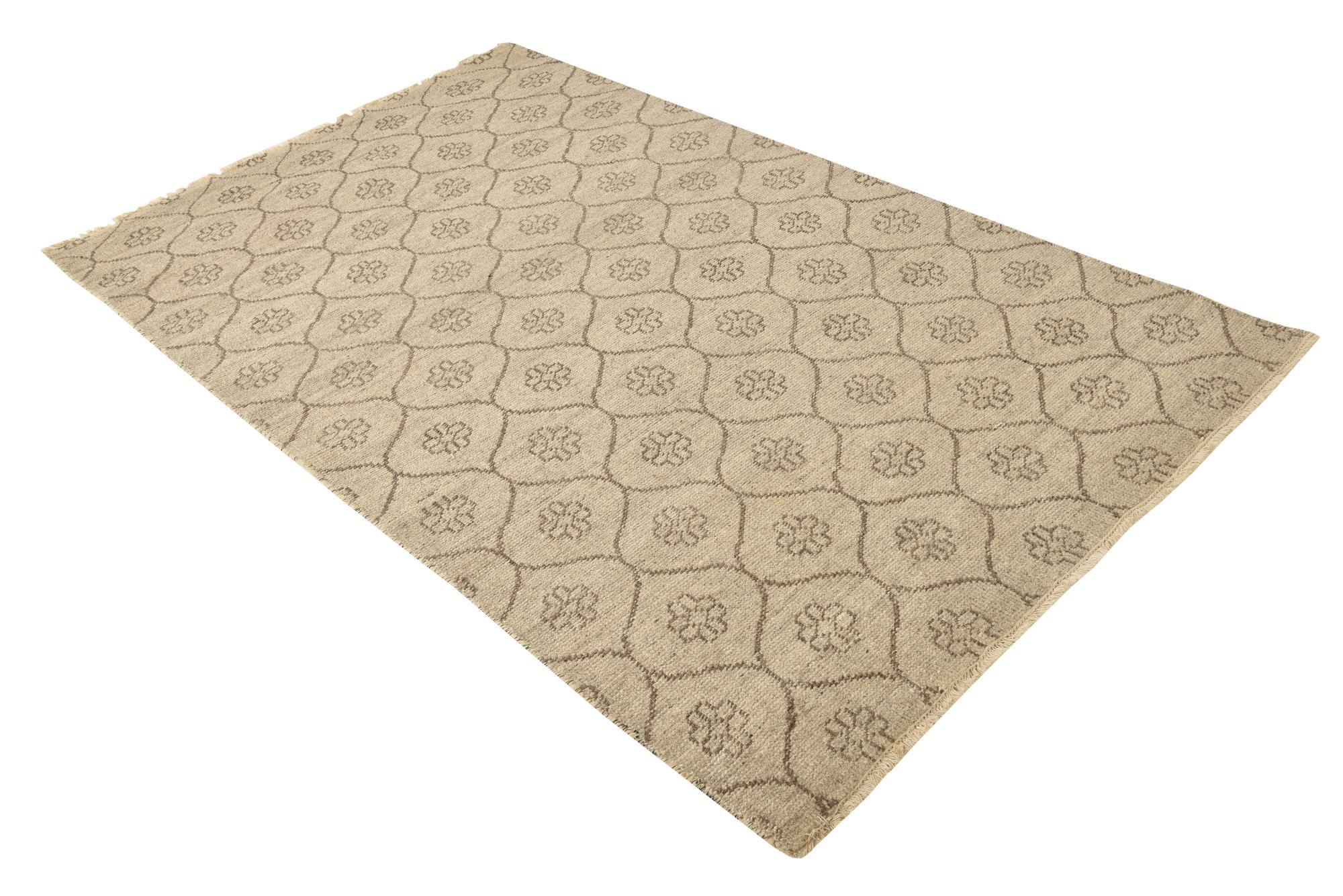 4' 10 x 8' Hand Knotted Luna Rug