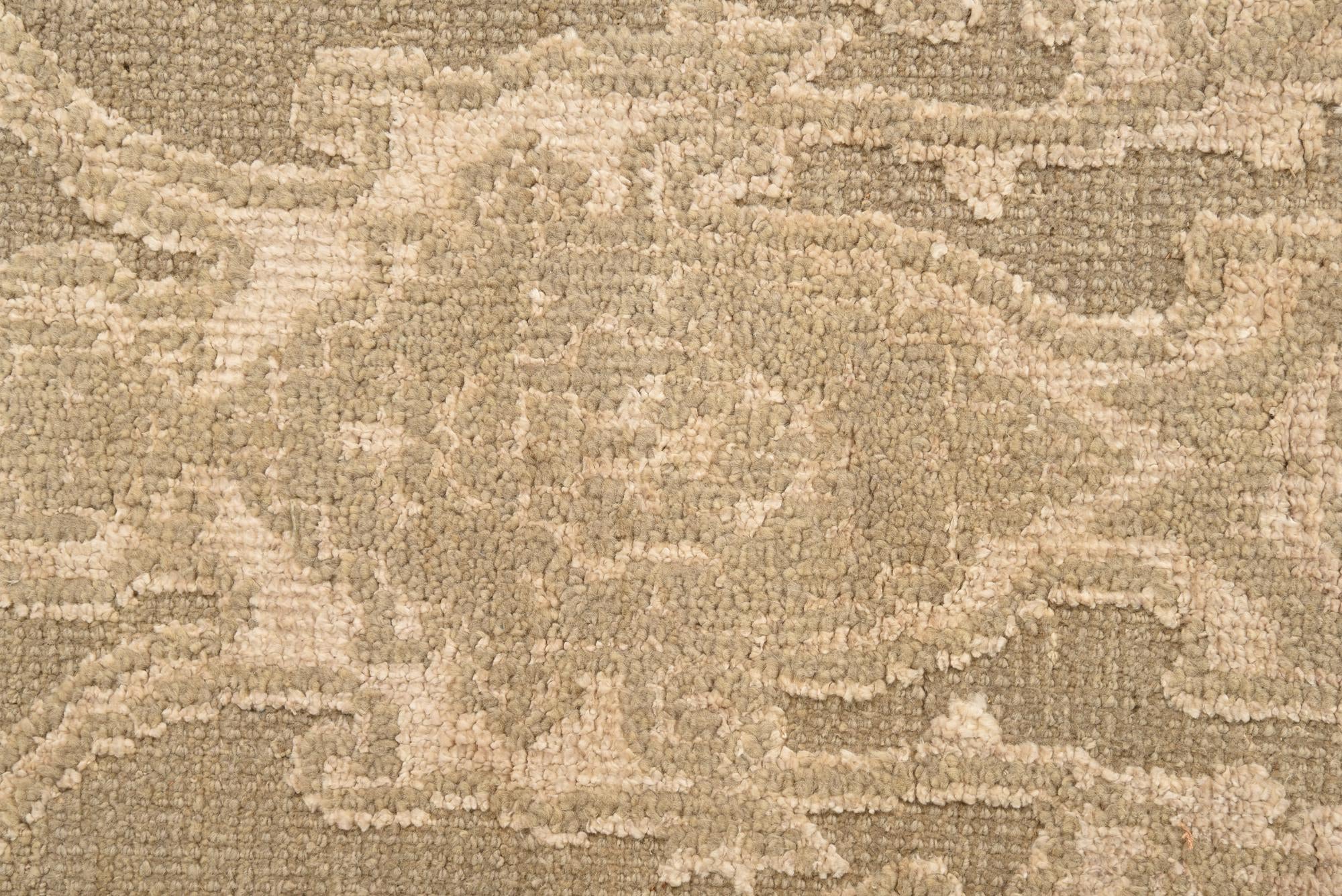 5' 9 x 8' 8 Hand Knotted Luna Rug