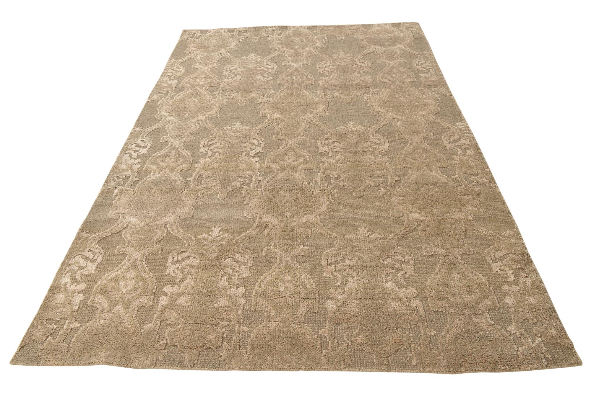5' 10 x 8' 10 Hand Knotted Luna Rug