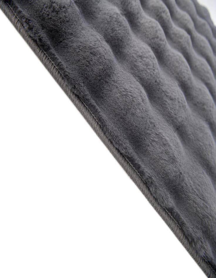 Detail image of 2' x 3' Luna Rug