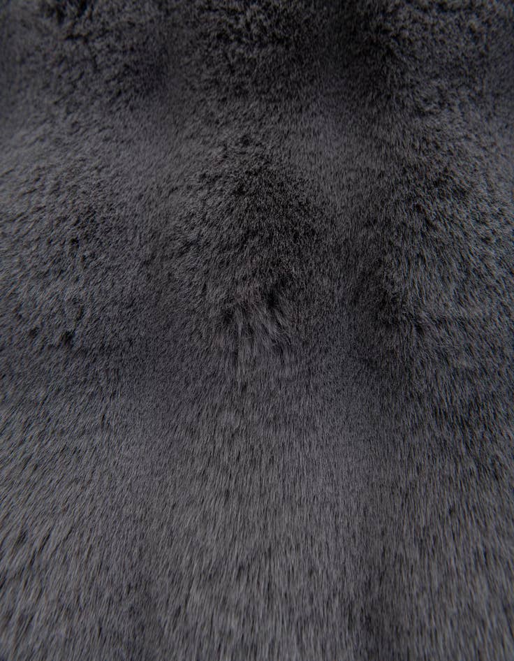 Detail image of 2' x 3' Luna Rug