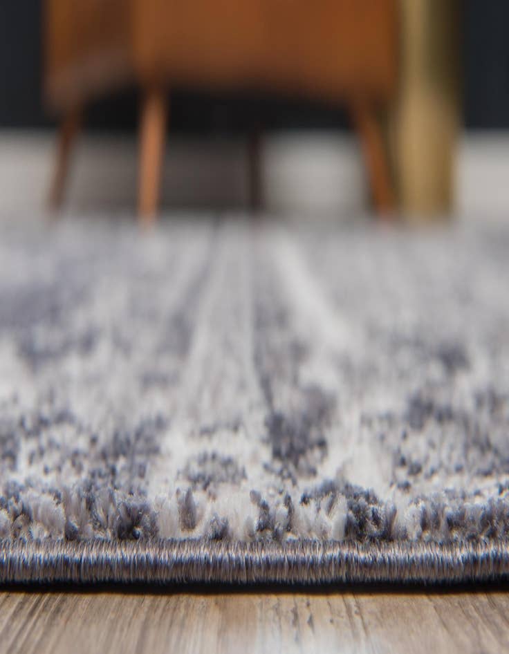 Detail image of 2' 2 x 3' Madrid Rug