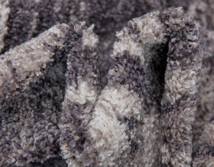 Detail image of 5' x 8' Madrid Rug