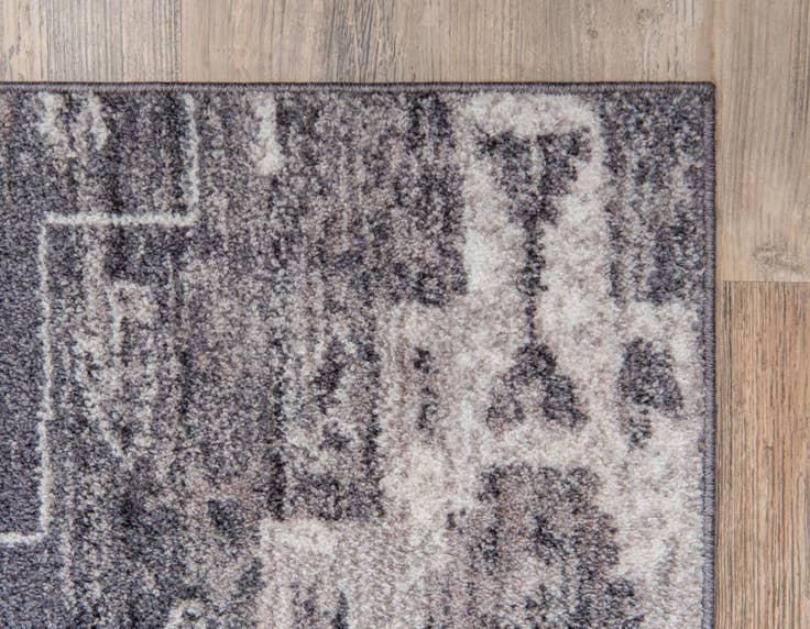 Detail image of 4' x 6' Madrid Rug