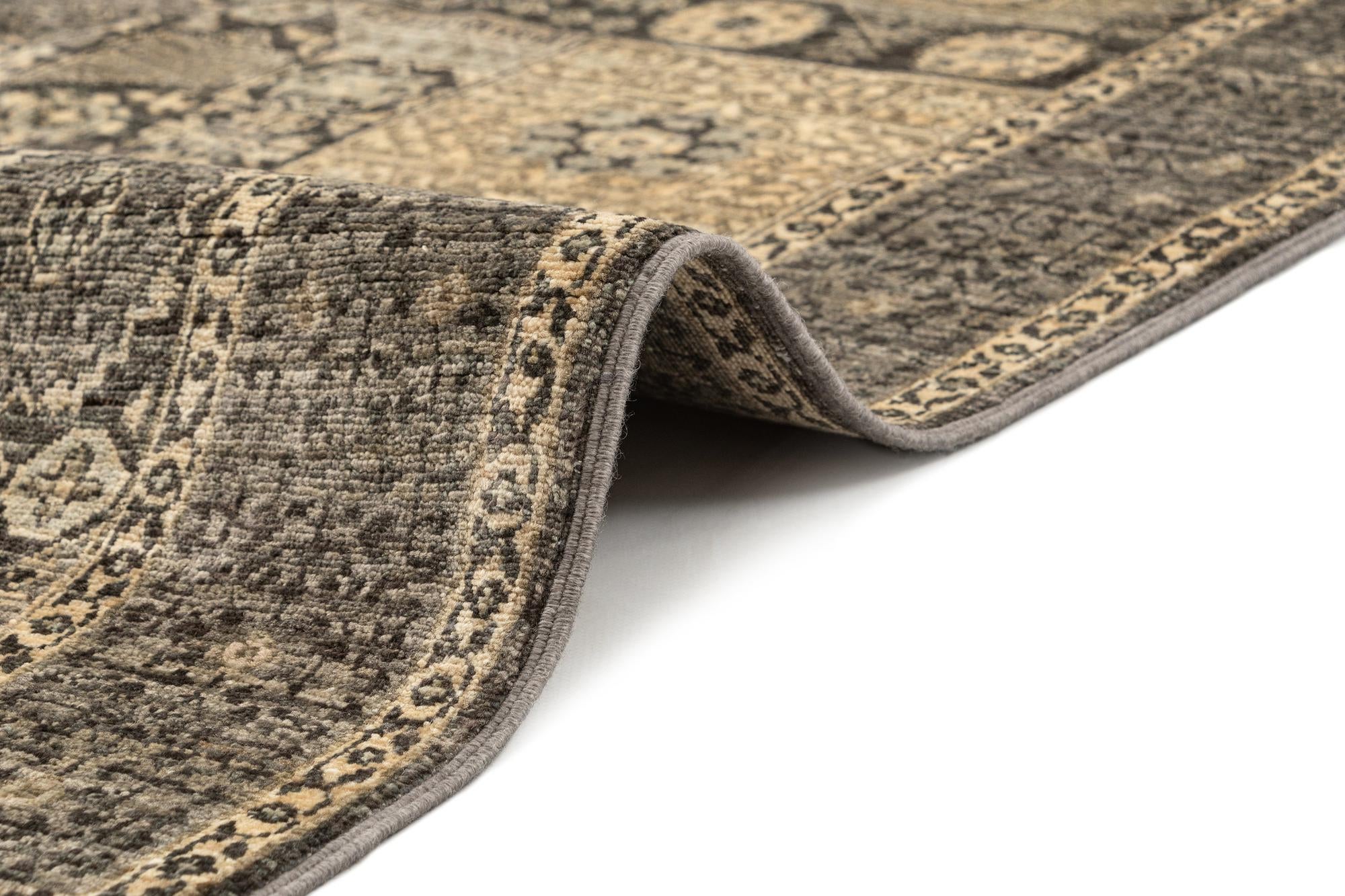3' 11 x 5' 9 Hand Knotted Mamluk Rug