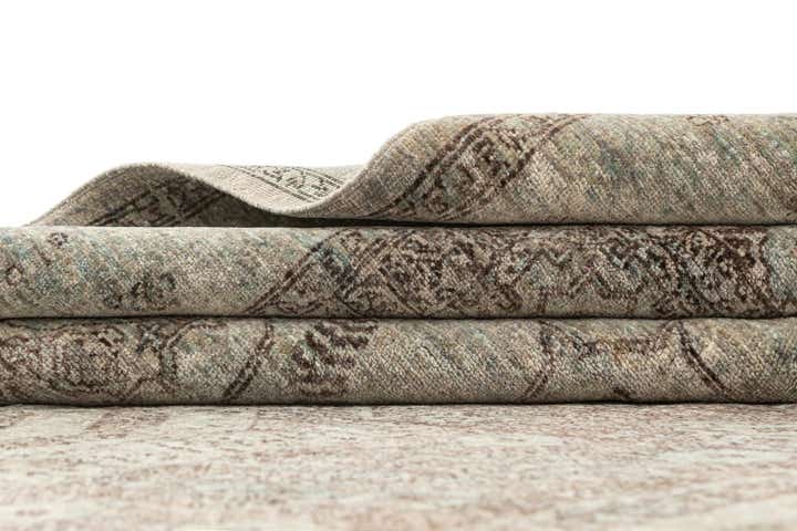 5' 7 x 7' 7 Hand Knotted Mamluk Rug