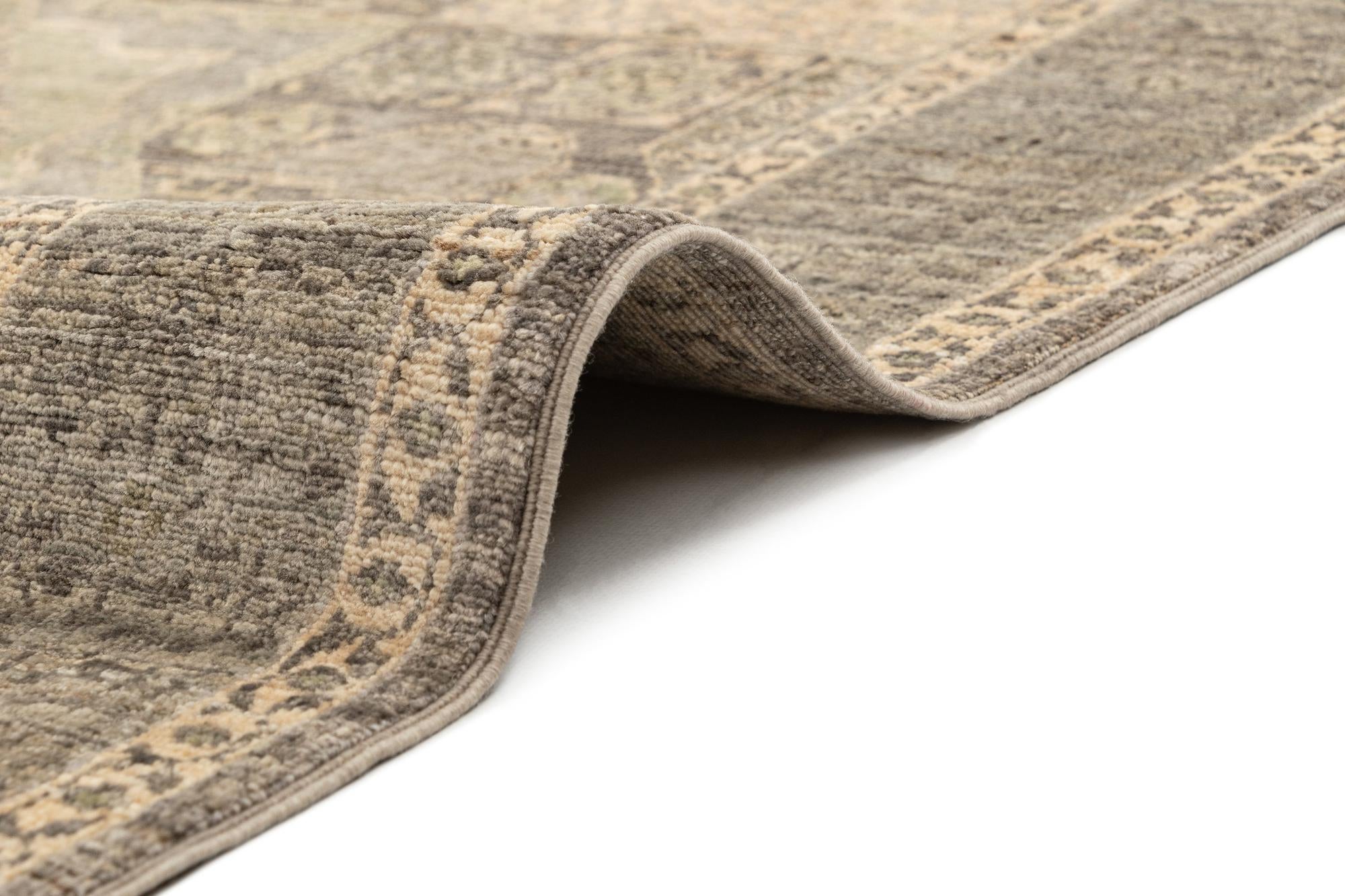 4' 1 x 5' 9 Hand Knotted Mamluk Rug