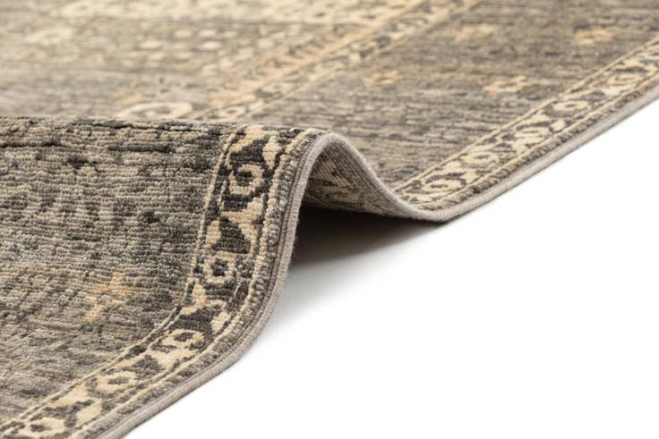 Detail image of 5' 11 x 7' 11 Hand Knotted Mamluk Rug