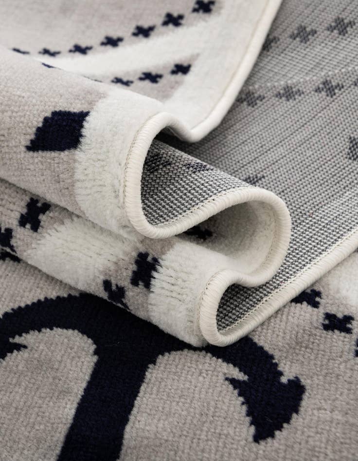 Detail image of 3' 3 x 5' 3 Metropolis Rug