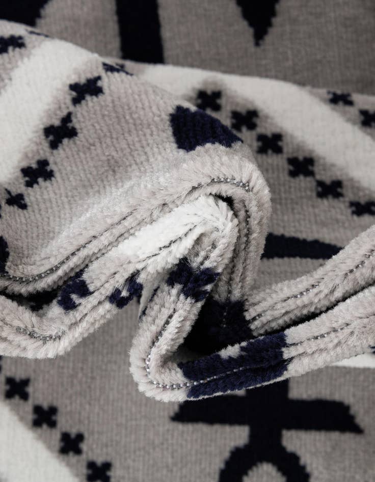 Detail image of 7' 10 x 10' Metropolis Rug