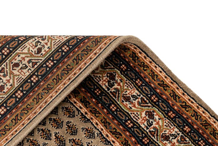 Detail image of 4' x 5' 10 Hand Knotted Mir Wool Rug