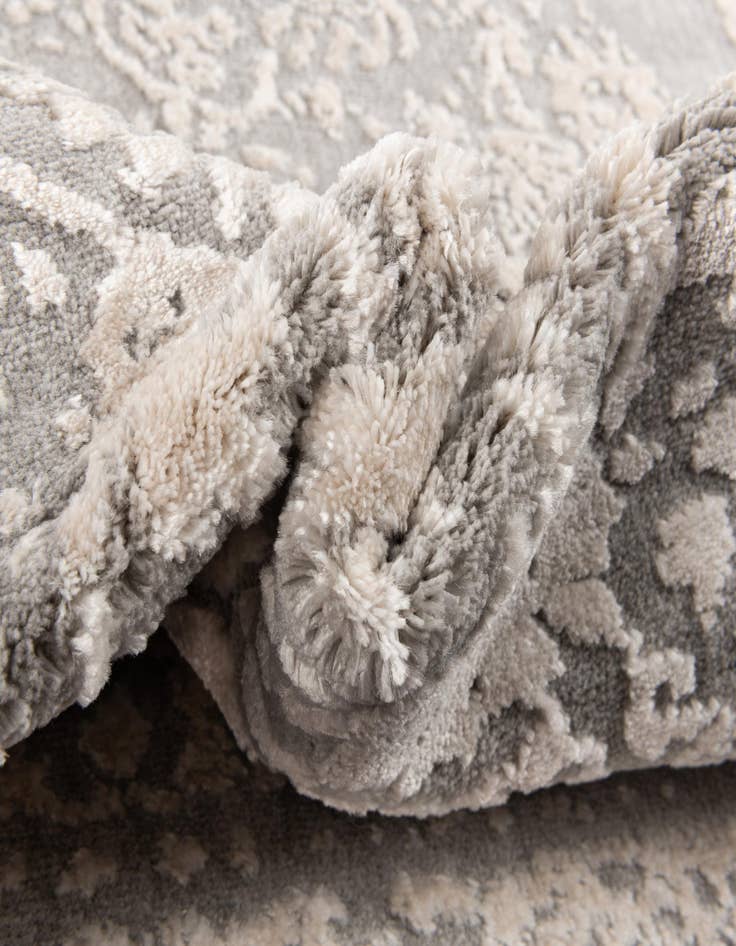 Detail image of 5' x 7' 7 Modern Classical Rug