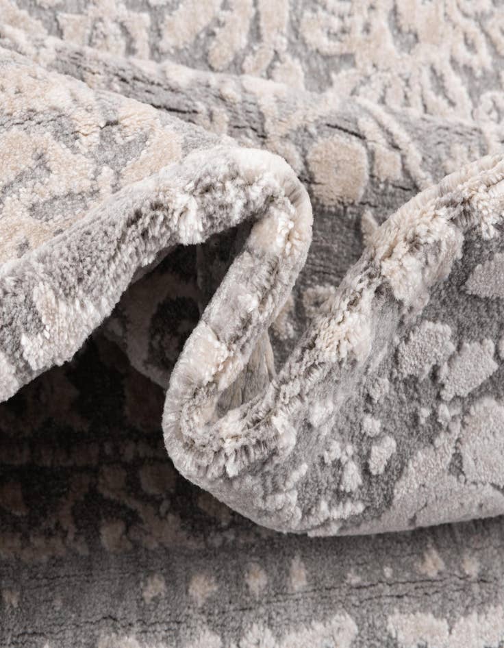 Detail image of 6' x 9' Modern Classical Rug