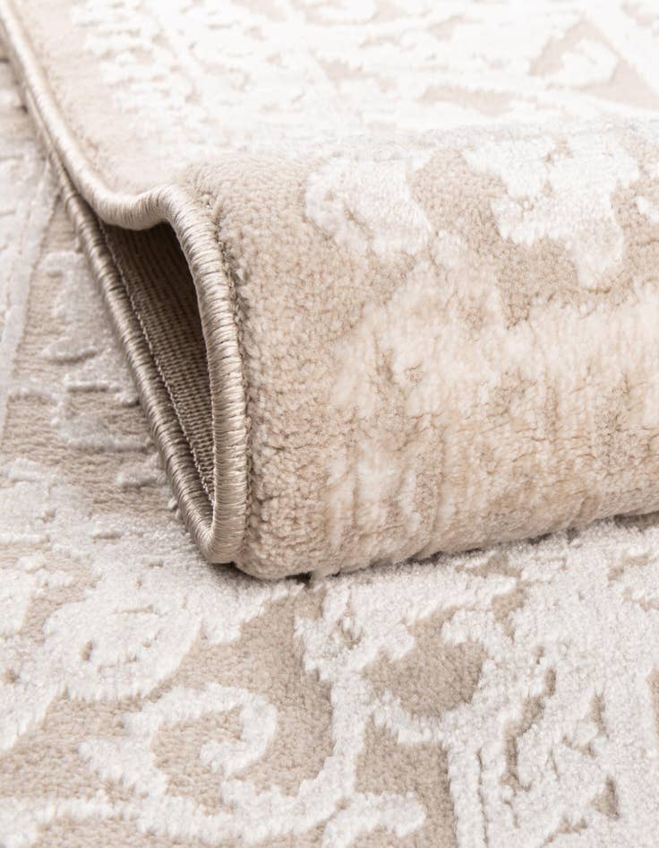 Detail image of 5' x 7' 7 Modern Classical Rug