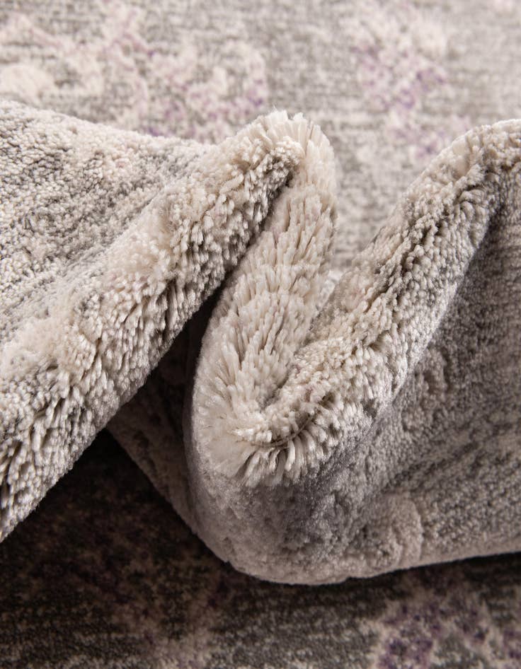 Detail image of 5' x 7' 7 Modern Classical Rug