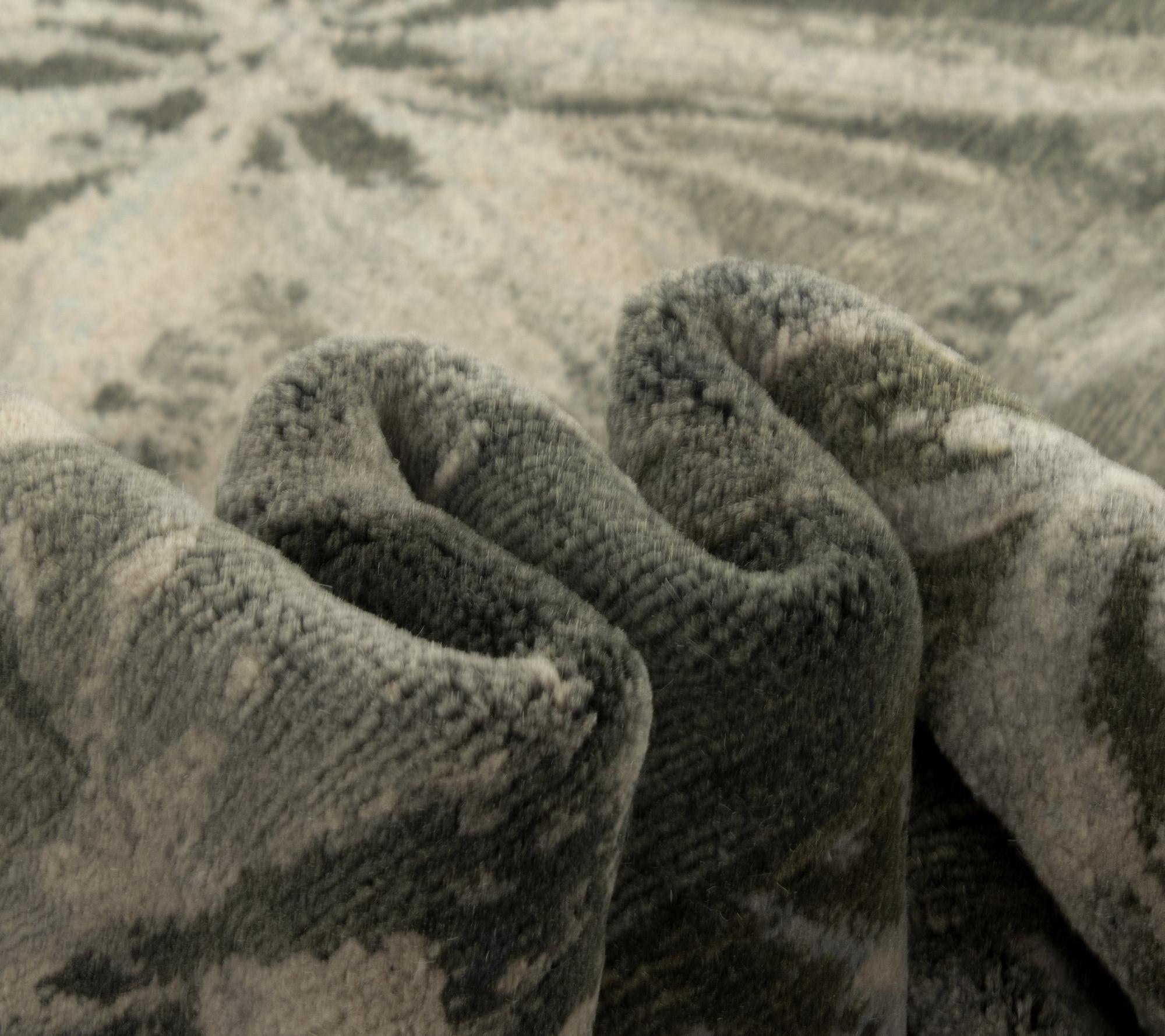 7' 7 x 9' 10 Modern Himalaya Wool Rug
