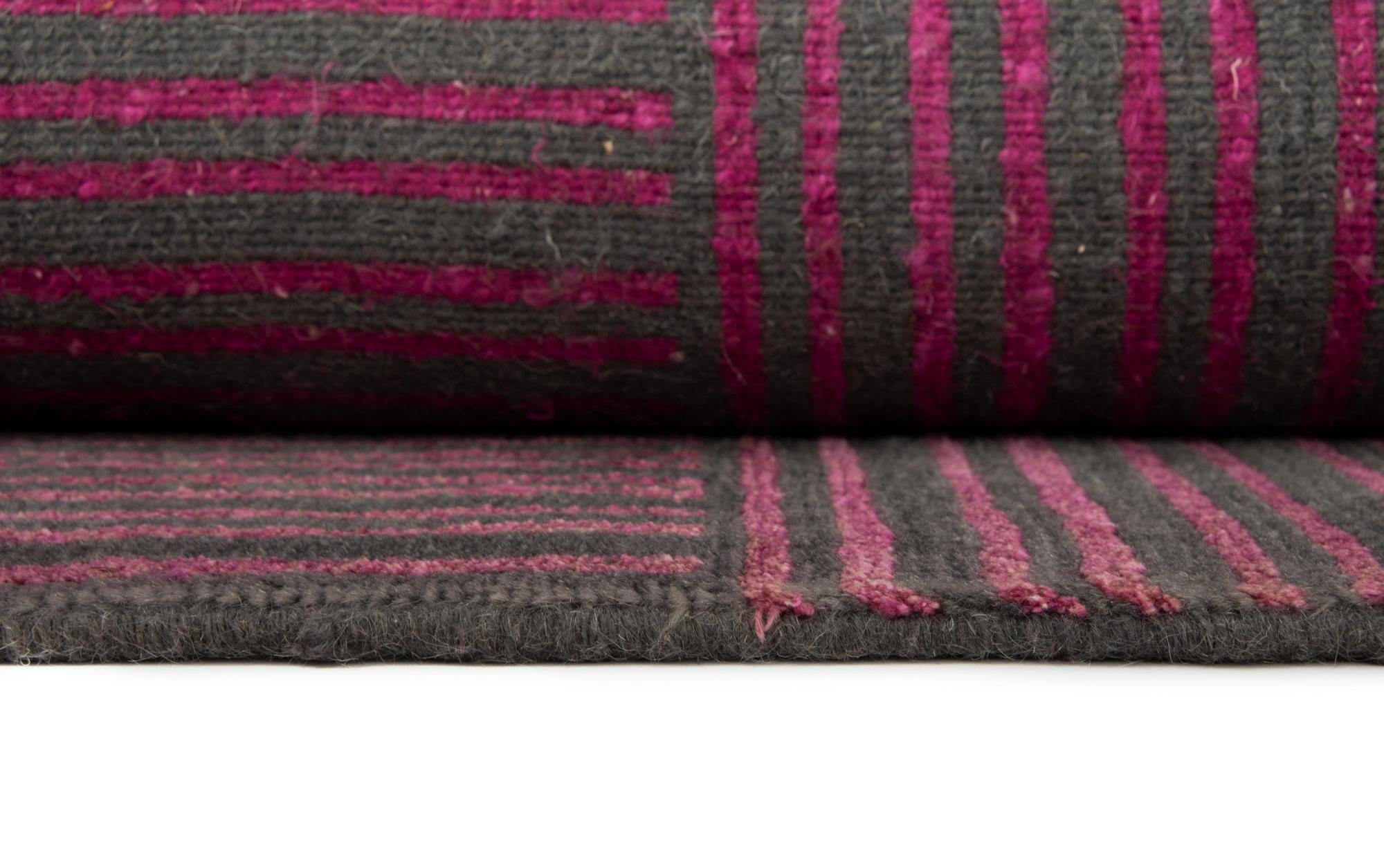 7' 7 x 9' 10 Modern Nehmo Rug