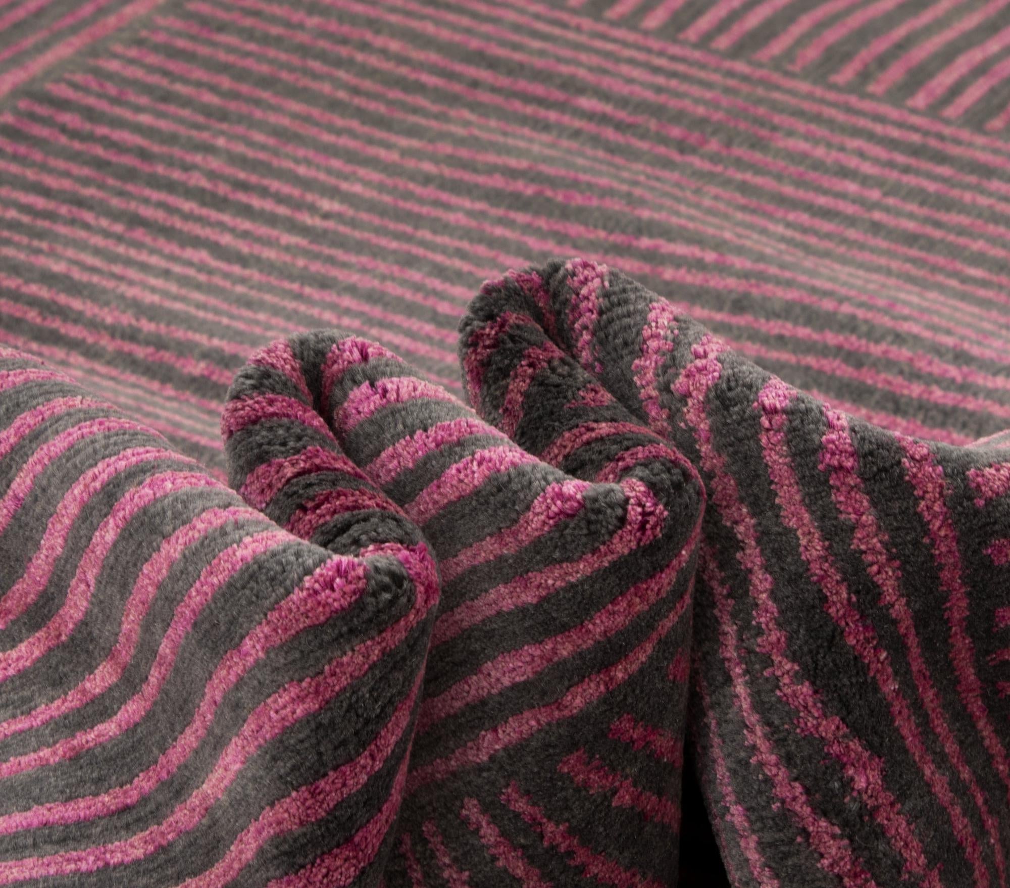 7' 7 x 9' 10 Modern Nehmo Rug