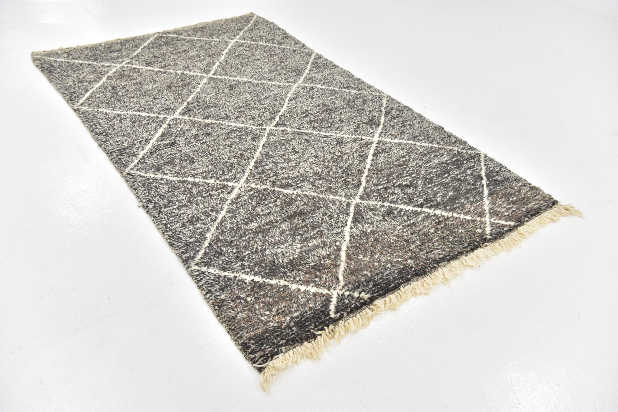 4' 10 x 7' 10 Hand Knotted Moroccan Wool Rug