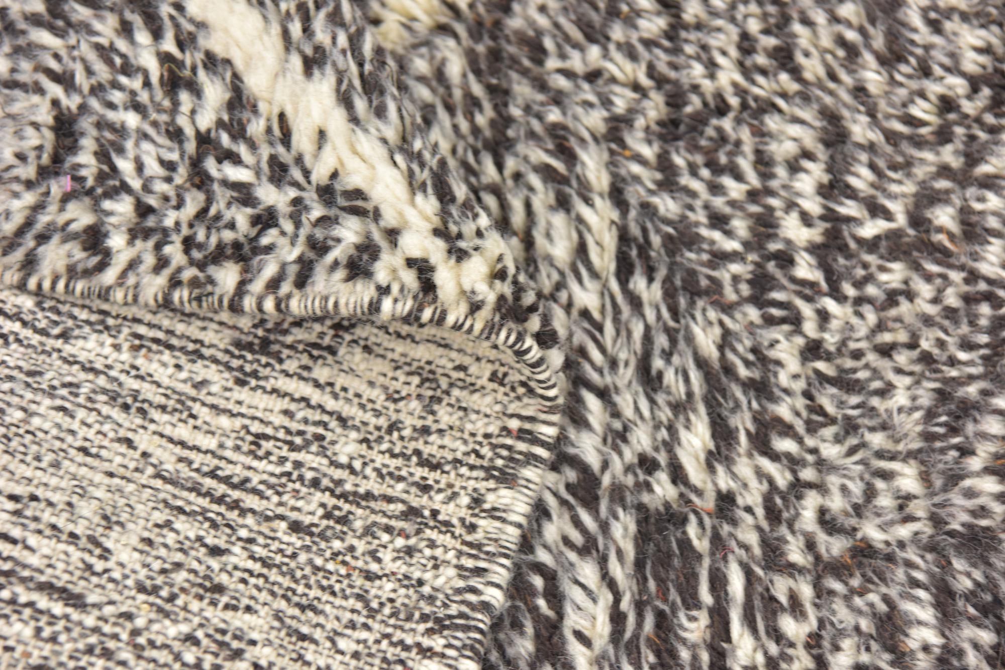4' 10 x 7' 10 Hand Knotted Moroccan Wool Rug