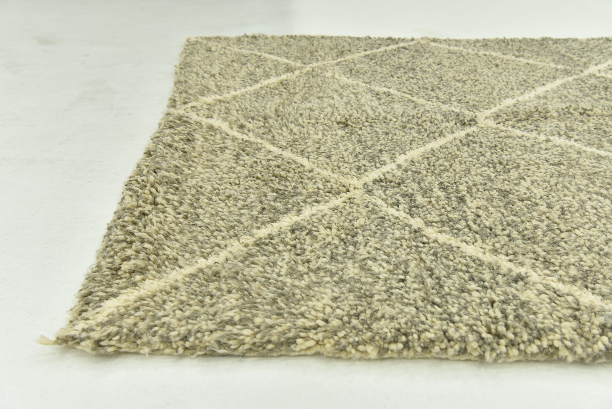 5' 6 x 8' 4 Hand Knotted Moroccan Wool Rug