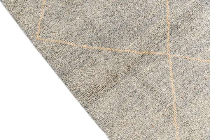 4' 7 x 6' 9 Hand Knotted Moroccan Wool Rug