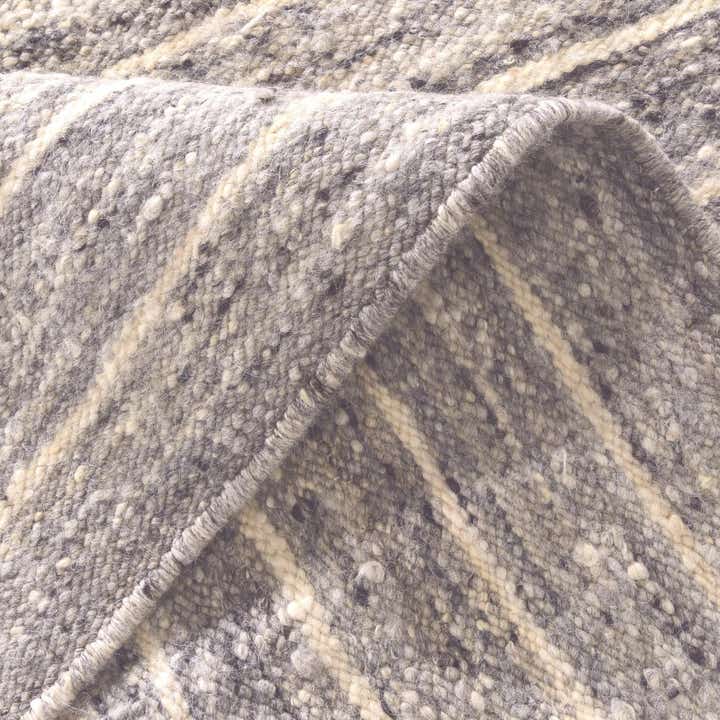 5' 1 x 6' 8 Hand Knotted Moroccan Wool Rug