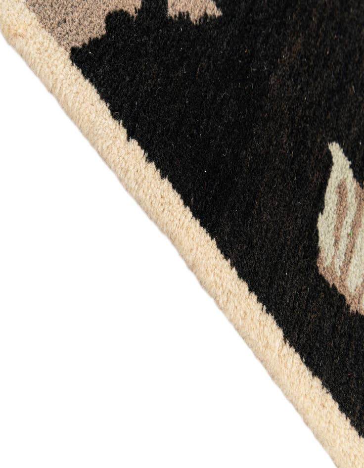 Detail image of 4' 6 x 6' 6 Neda Wool Rug