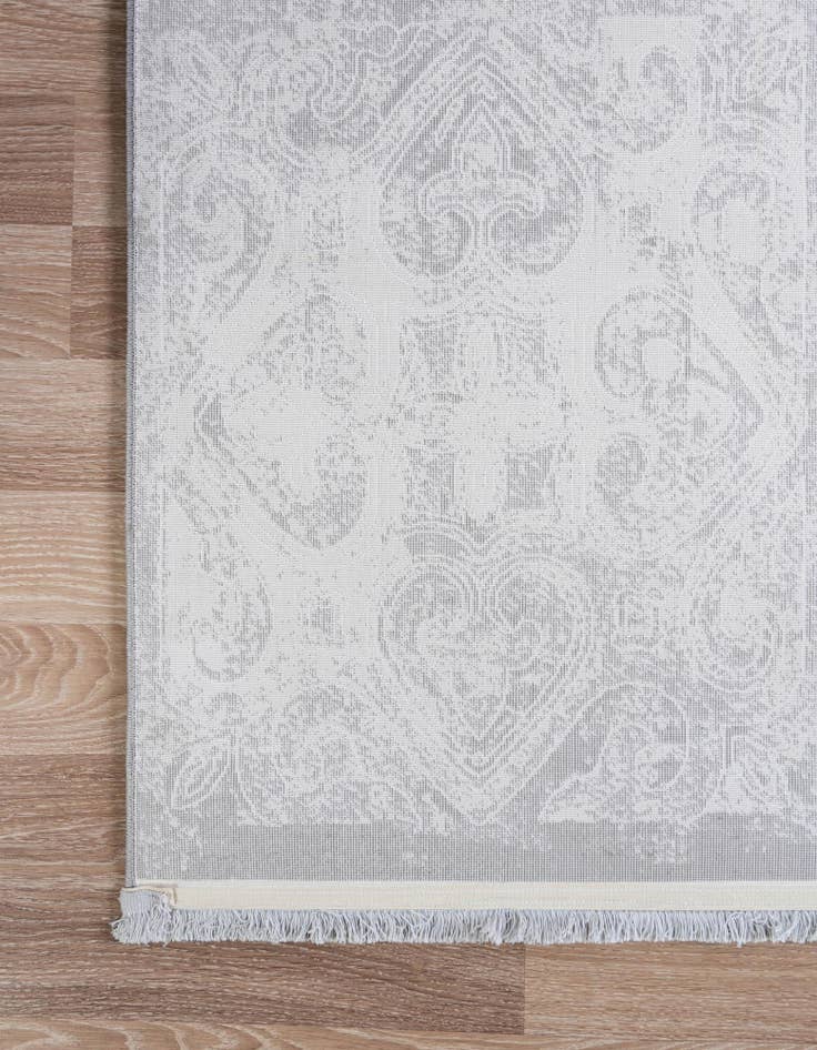 Detail image of 7' x 10' New Vintage Rug