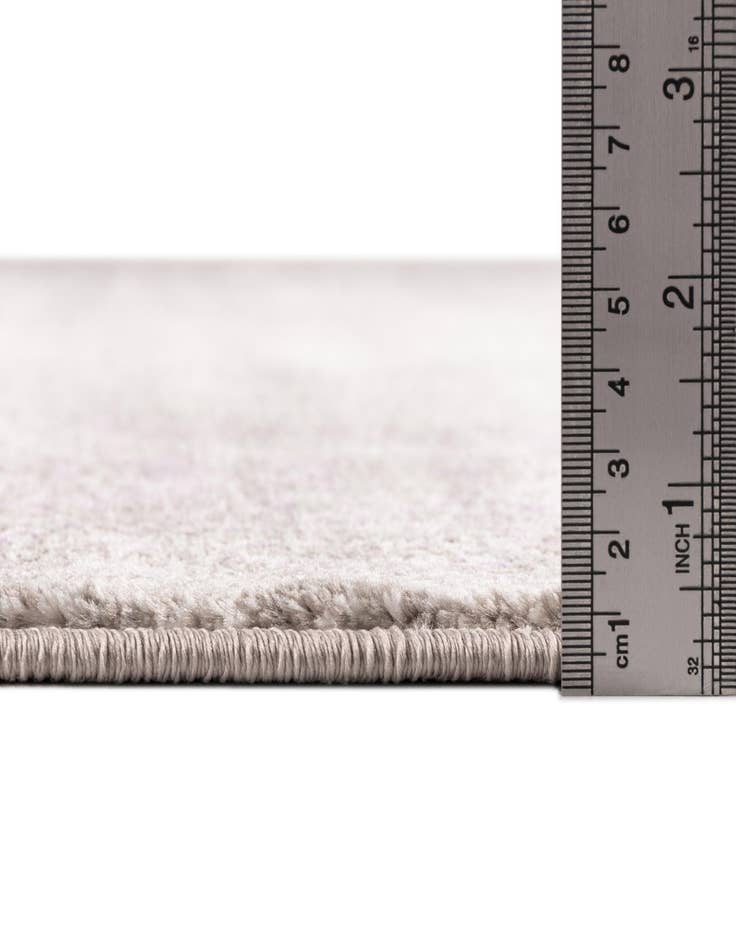 Detail image of 5' x 7' 7 New Vintage Rug