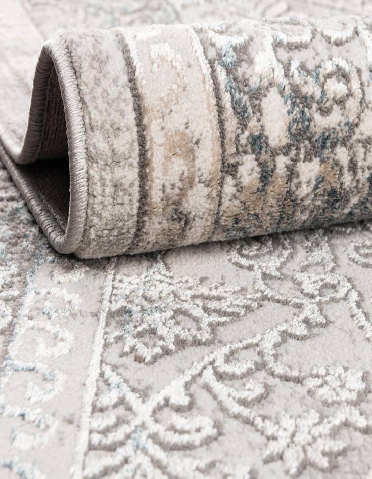 Detail image of 5' 3 x 7' 7 New Vintage Rug