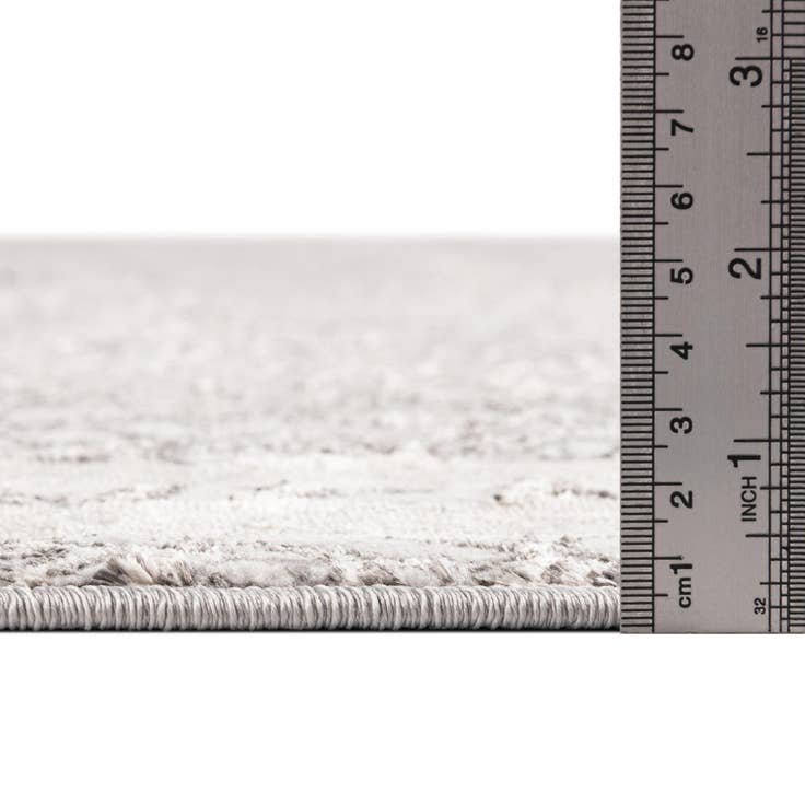 Detail image of 5' 3 x 7' 7 New Vintage Rug